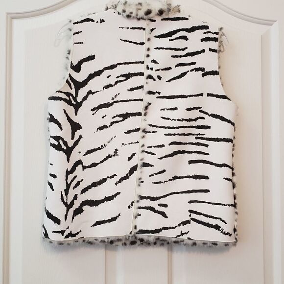Vest   - Picture 3 of 5